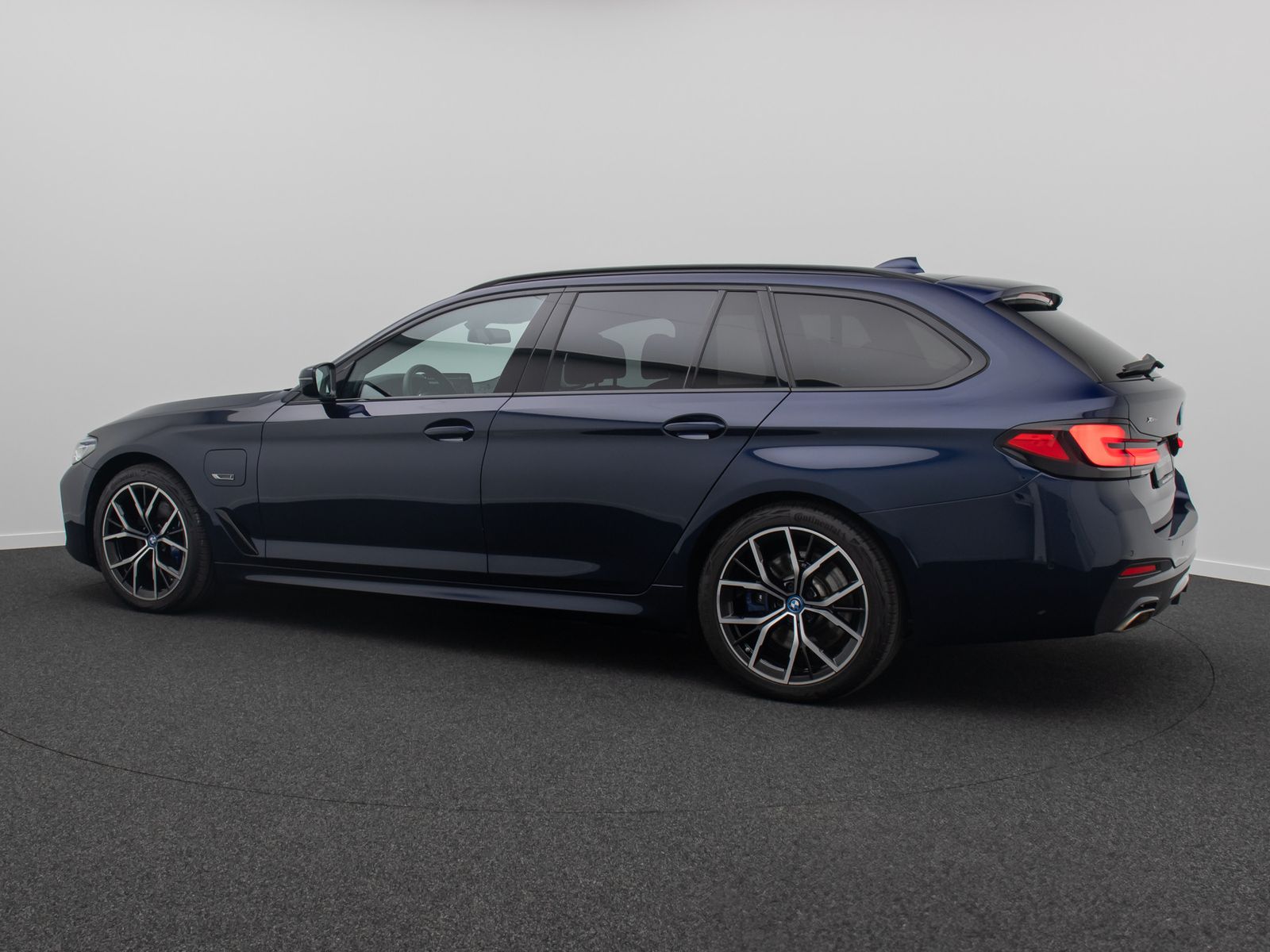 Fahrzeugabbildung BMW 530e xD M Sport Laser DAB H/K HUD AHK Panorama
