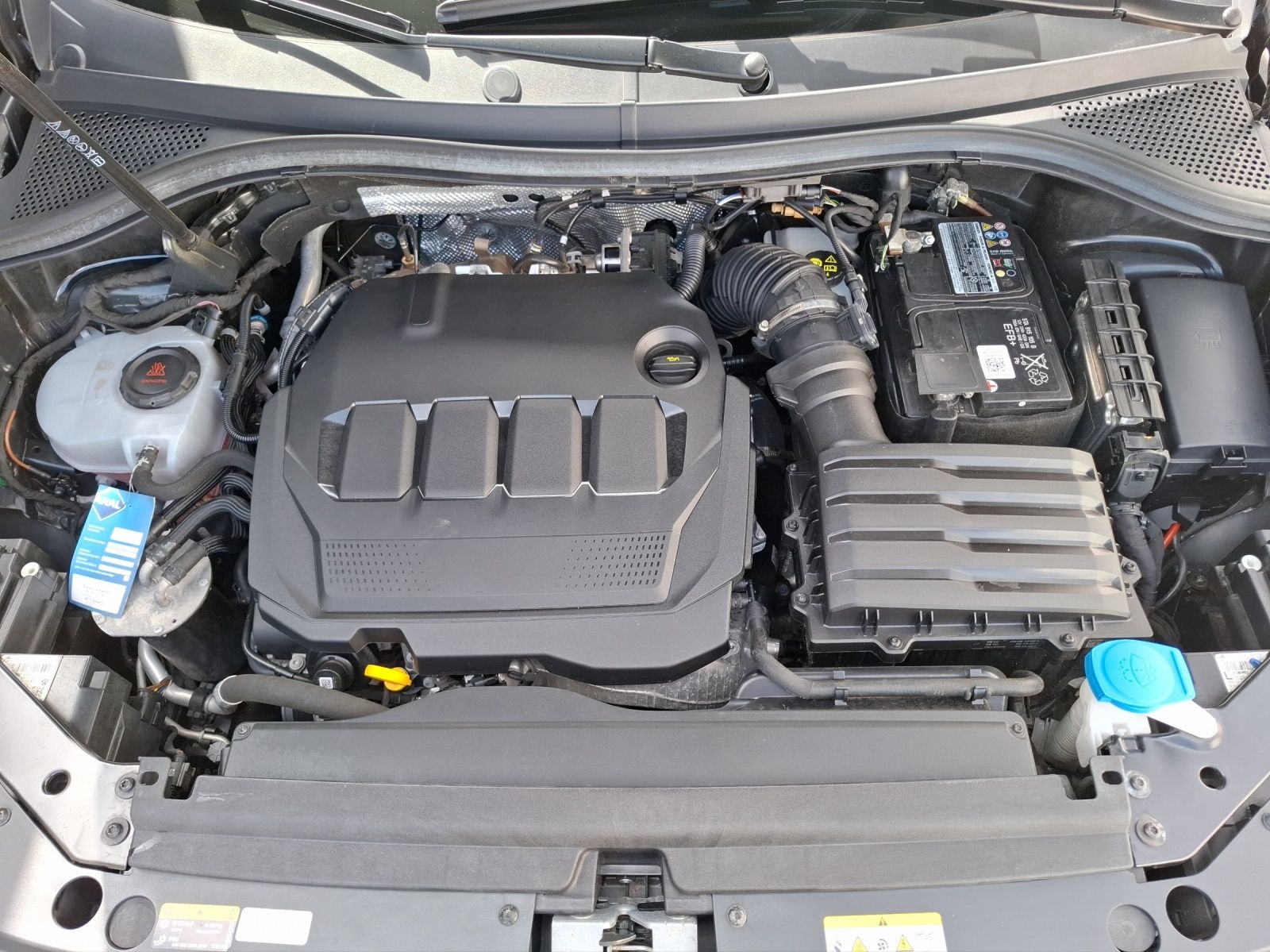 Fahrzeugabbildung Volkswagen Tiguan TDI Active LED Navi ACC Beifahrers. klapp