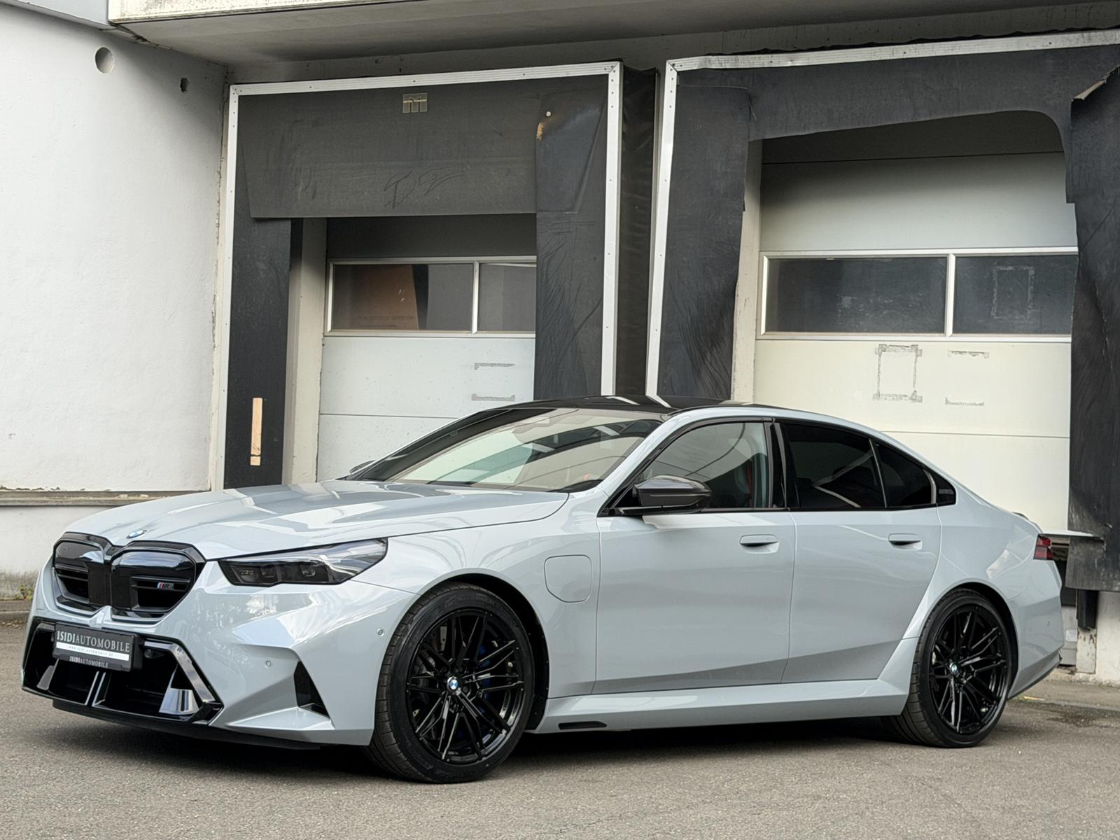 BMW M5 Carbon Bowers&Wilkins Akrapovic Head-Up 360°