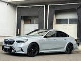 BMW M5 Carbon Bowers&Wilkins Akrapovic Head-Up 360° - BMW M5 Gebrauchtwagen