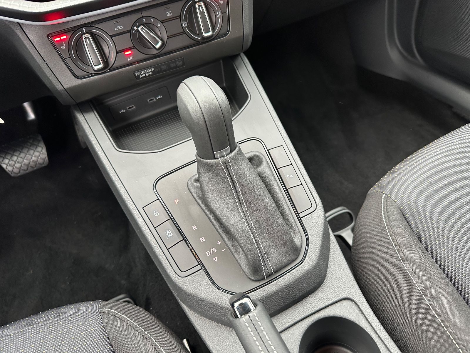 Fahrzeugabbildung SEAT Ibiza 1.0 TSI Style DSG ACC/LED/SHZG/Einparkh.