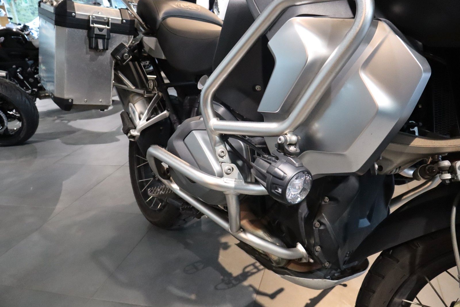 Fahrzeugabbildung BMW R 1250 GS ADV mit Alukoffer