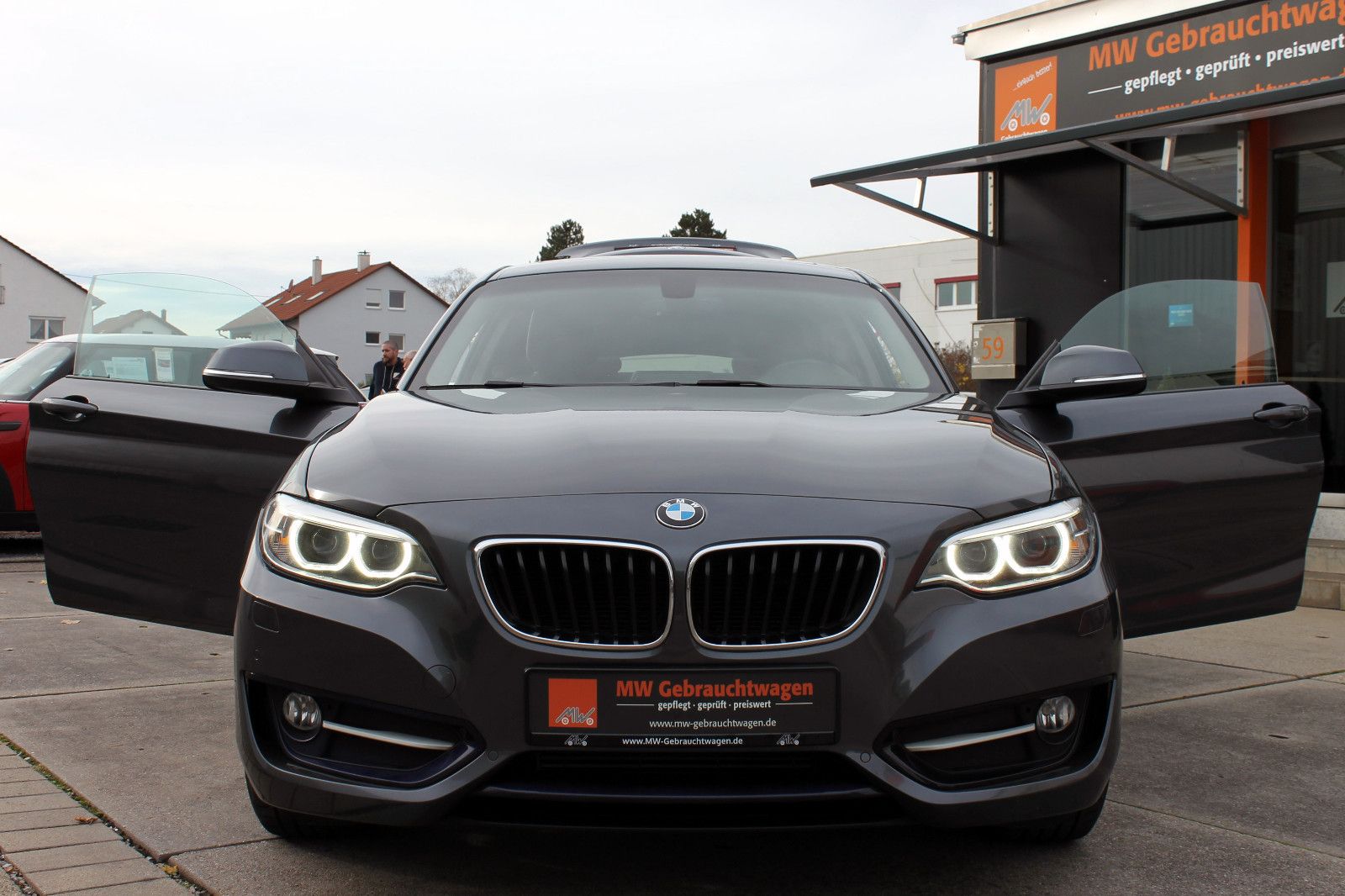 Fahrzeugabbildung BMW 220i Coupé Sport-Line SHZ PDC eGSHD 2-Zonen HiFi
