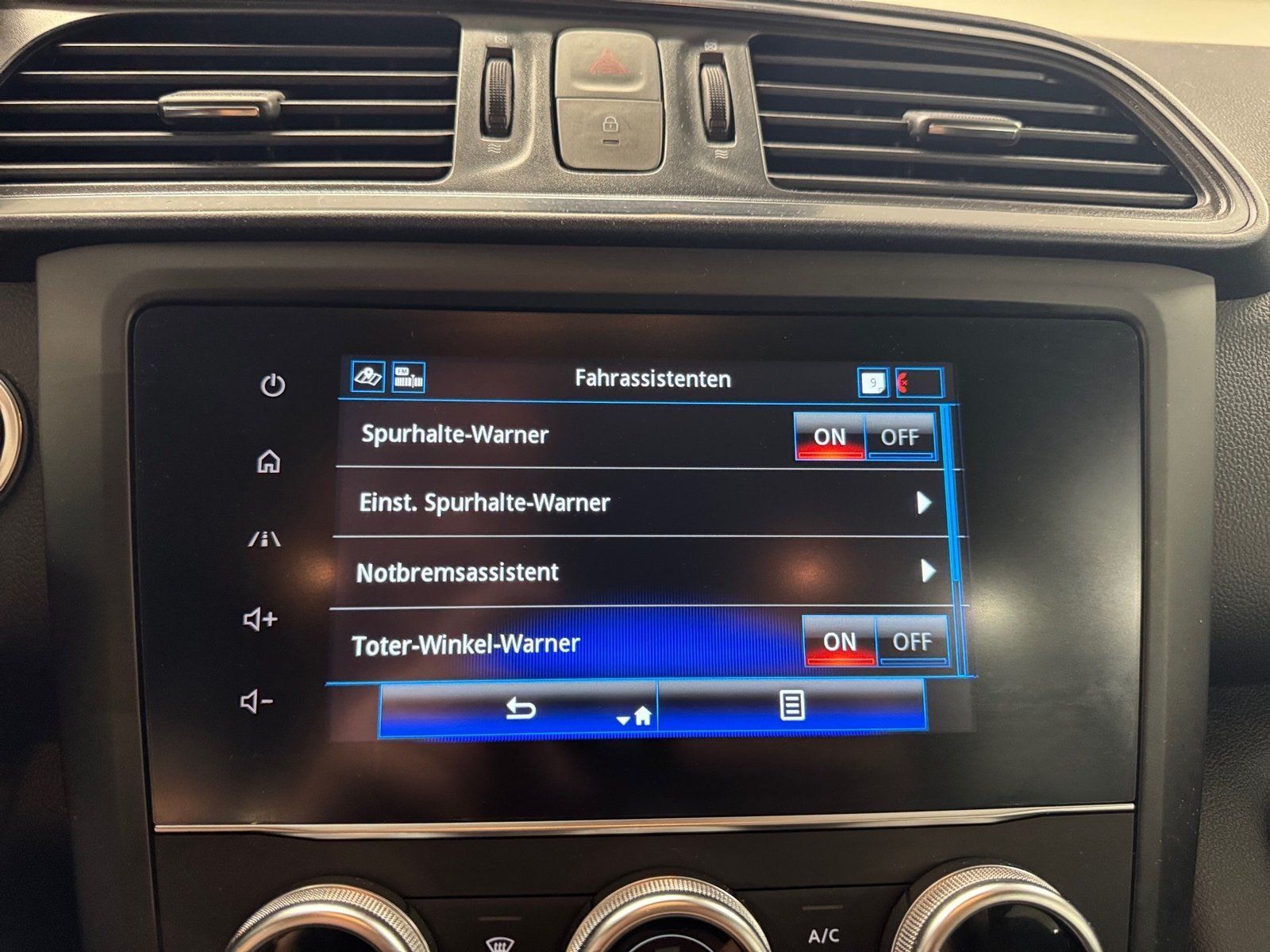 Fahrzeugabbildung Renault Kadjar 1.3 TCe 140 Limited*Navi*PDC*Sitzheizung*