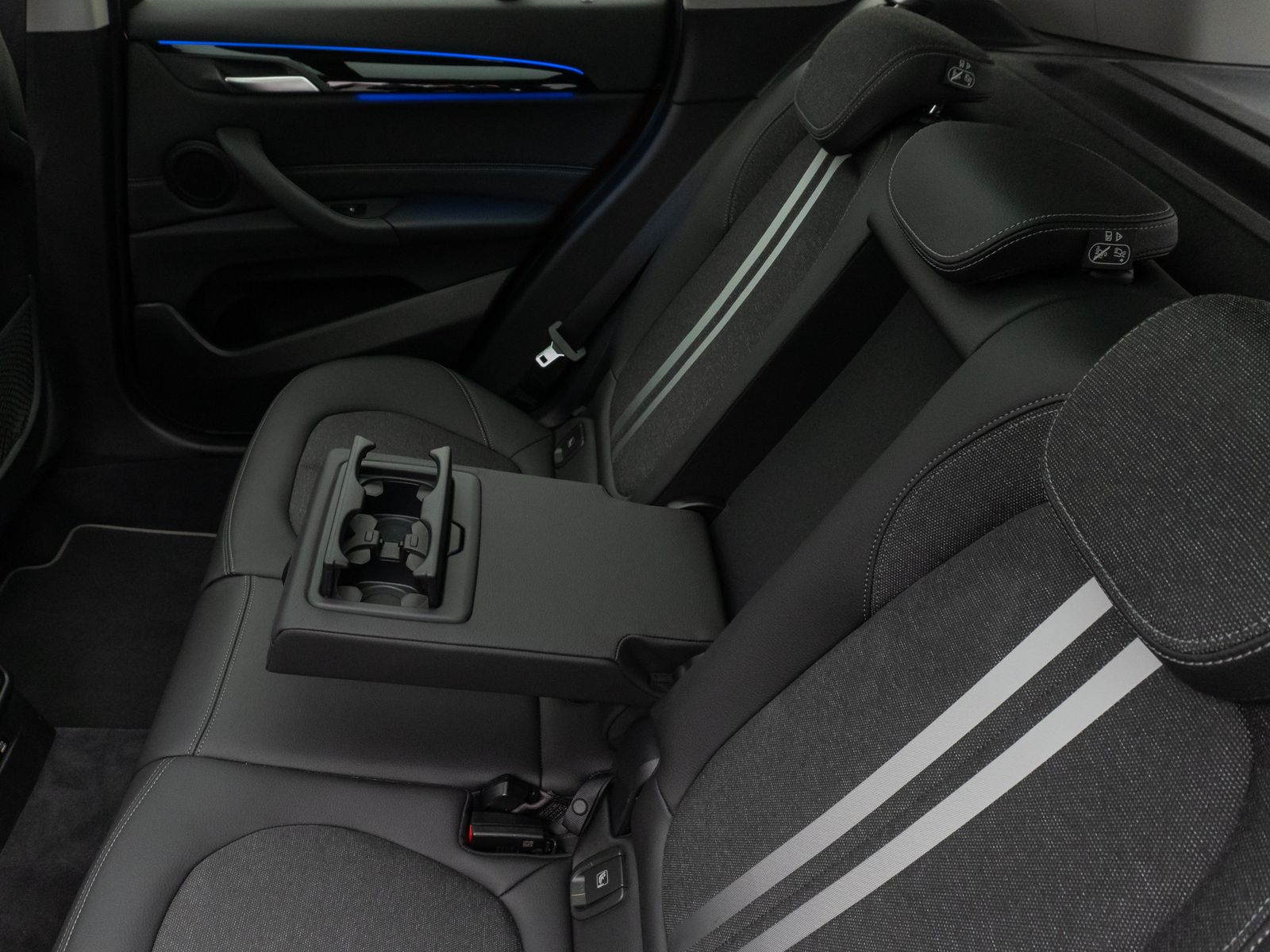 Fahrzeugabbildung BMW X1 xD20d Sport Line Panorama Kamera HUD DAB AHK