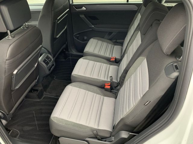 Fahrzeugabbildung Volkswagen Touran 1,5 TSI DSG HIGHLINE R-LINE 7-SITZER IQ D