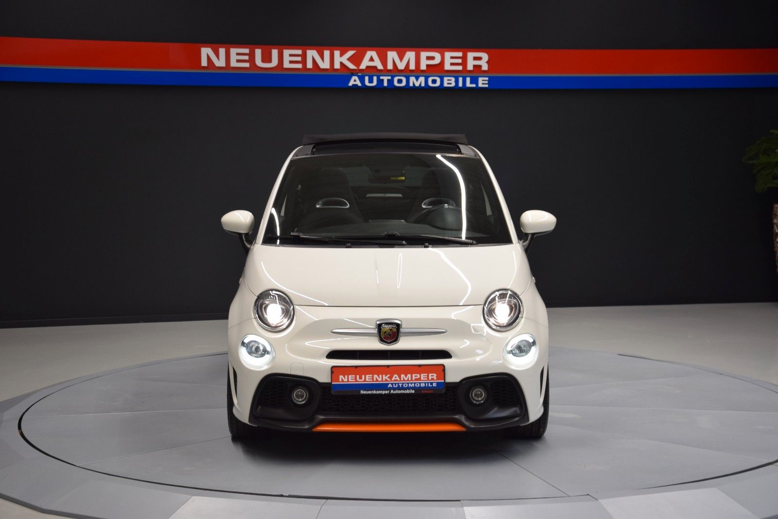 Fahrzeugabbildung Abarth 595C LED PDC CarPlay Android Auto PDC Faltdach