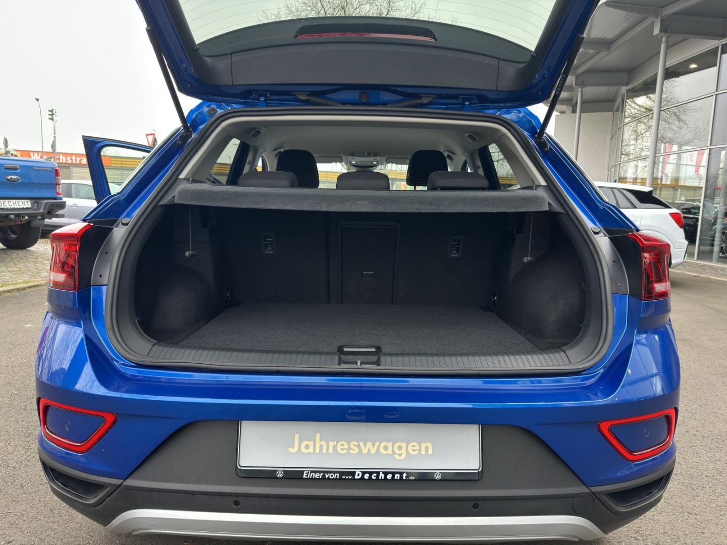 Fahrzeugabbildung Volkswagen T-ROC MOVE MOVE 1.5l TSI,DSG,AHK,RFK,Navi,LED,AC