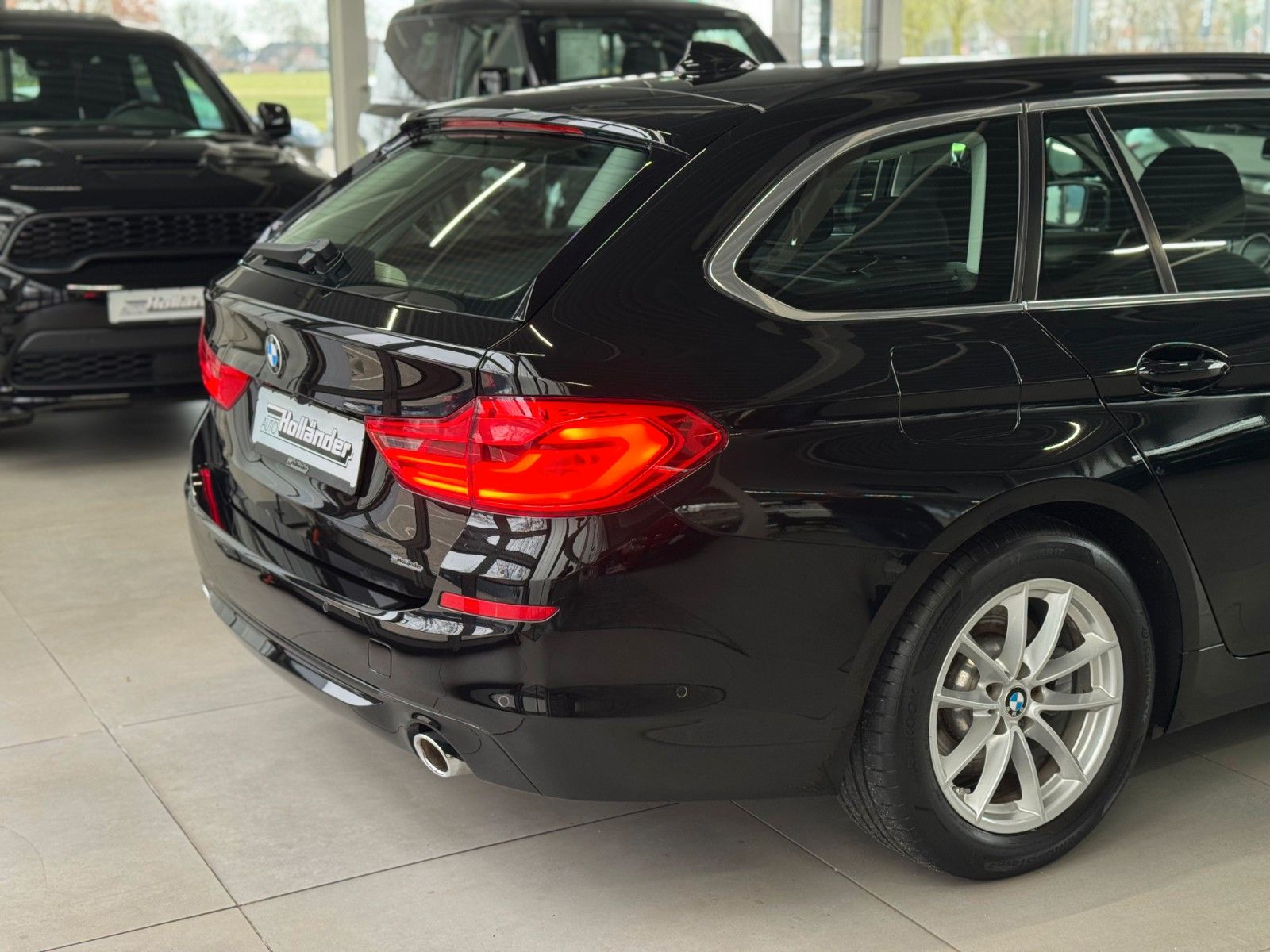 Fahrzeugabbildung BMW 520 d Touring "Business-P. Navi Connected Plus"