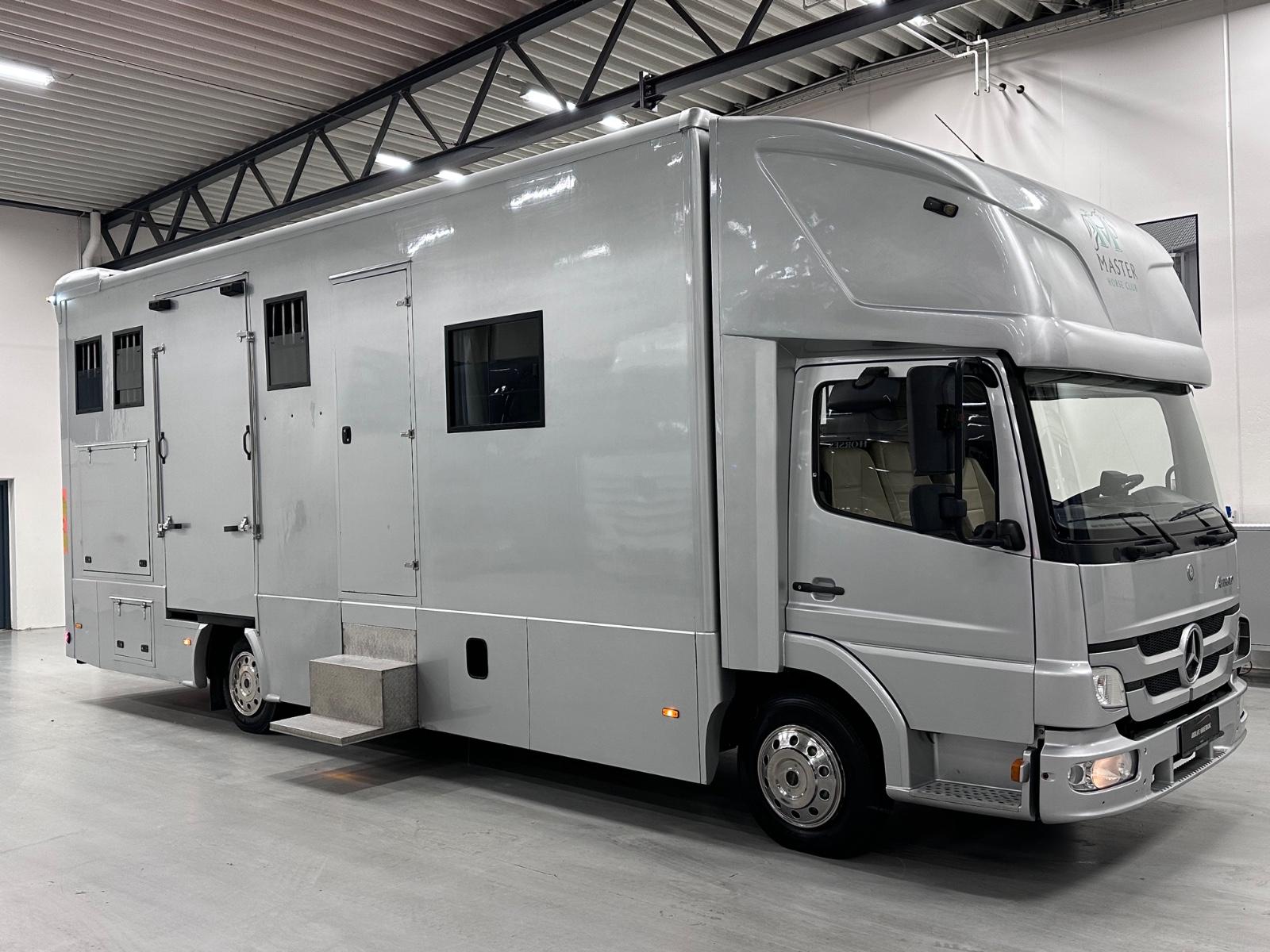 Mercedes-Benz Atego 8.180 4 horses with living.