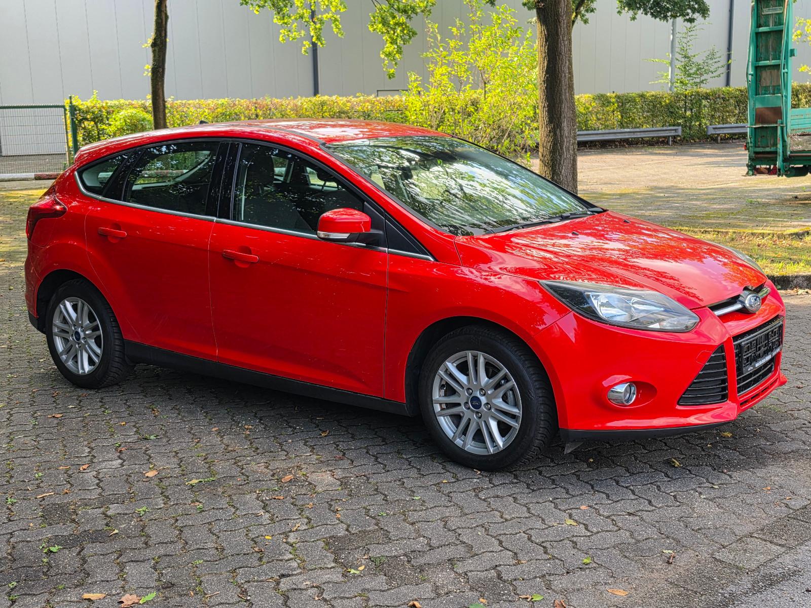 Ford Focus Lim. Titanium*Automatik*2.HD*R&L*Isofix*