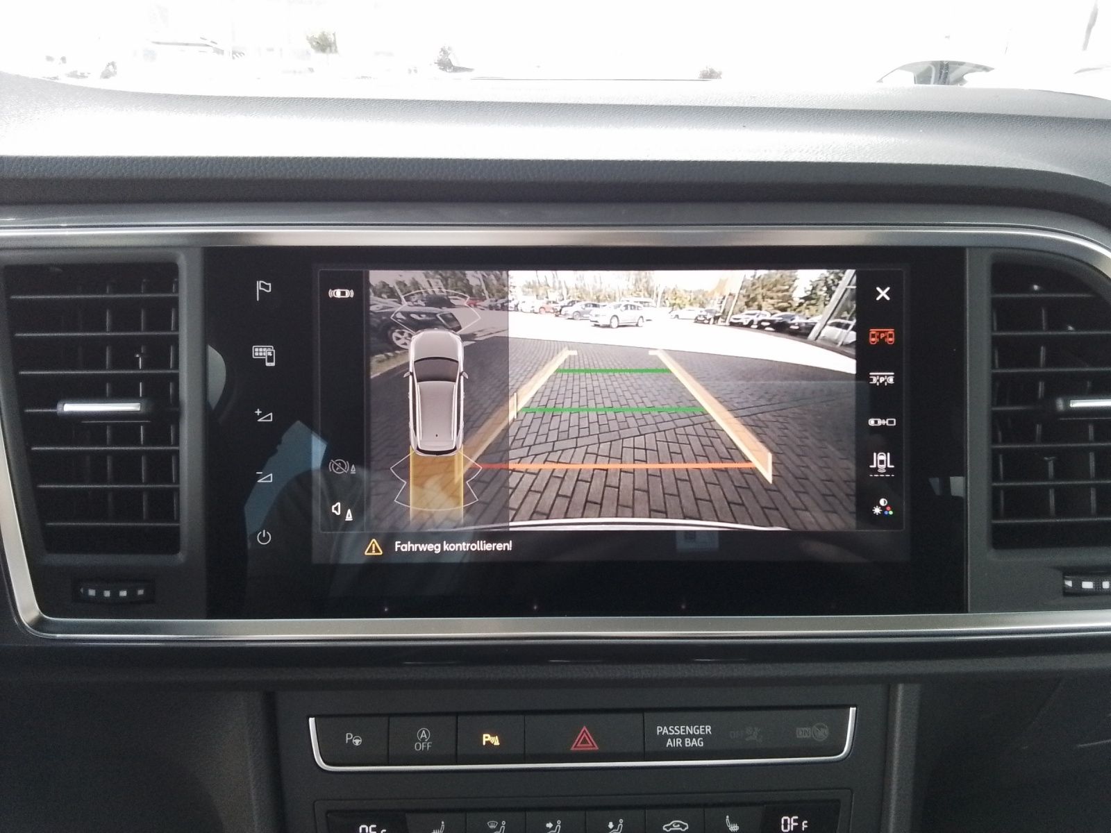 Fahrzeugabbildung SEAT Ateca TSI Style LED Navi ACC RFK SH App LM