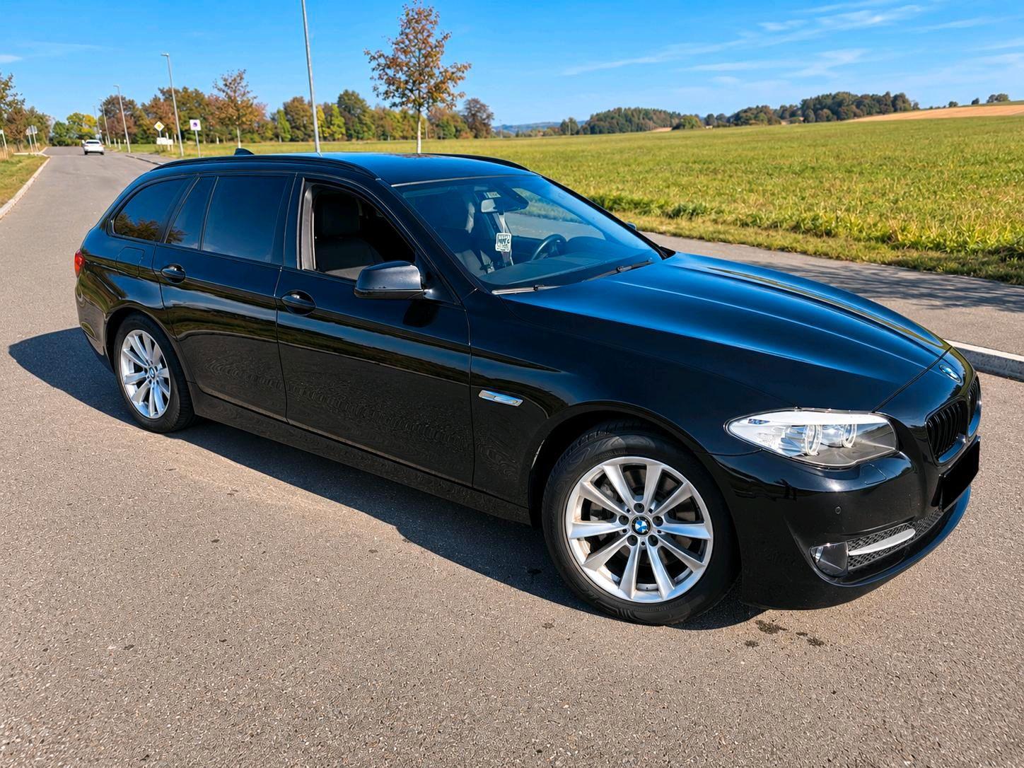 BMW 530 2011 — rear view