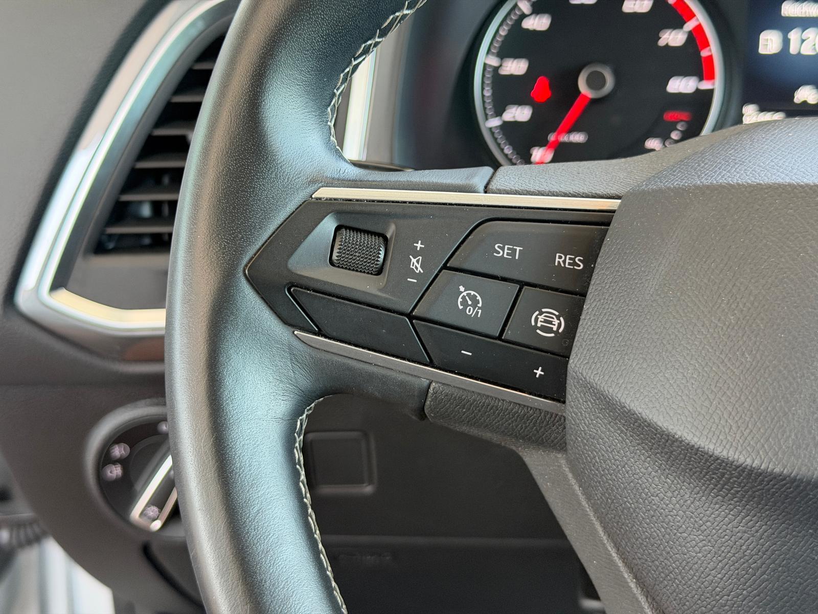 Seat ATECA STYLE 1.5 TSI DSG NAVI SHZ PDC CARPLAY LED