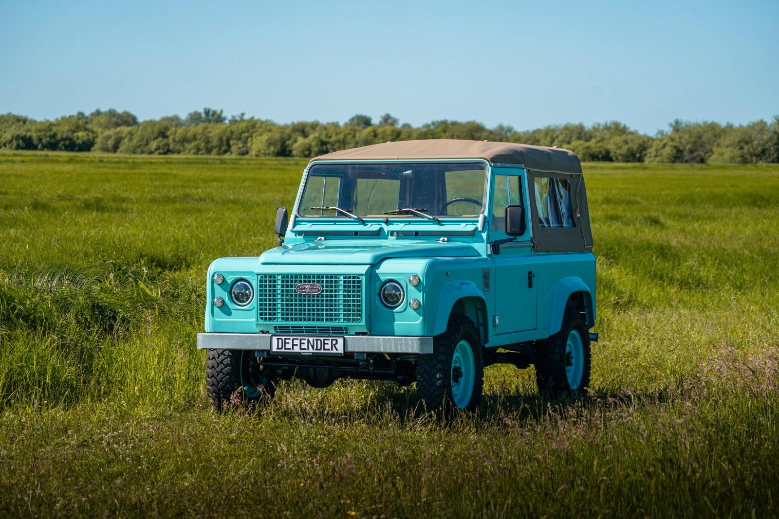 Land Rover Defender 90 / komplett Restauriert /