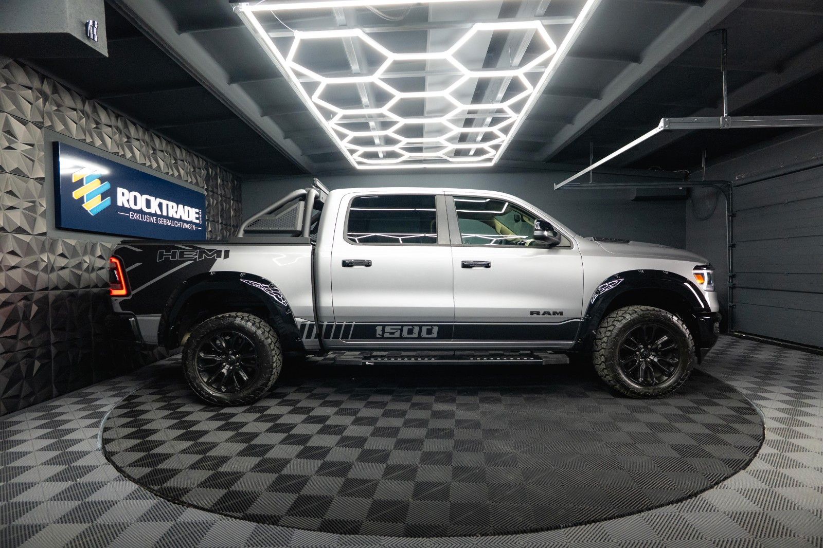 Fahrzeugabbildung Dodge RAM 5.7 V8 HEMI 4x4 NIGHT-Edition LARAMIE *LED*