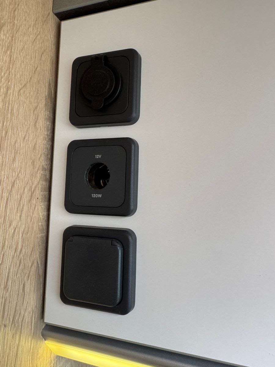 Vehicle image Pössl RUNNER 636 INDIVIDUAL ROOM CLIMATE AHK