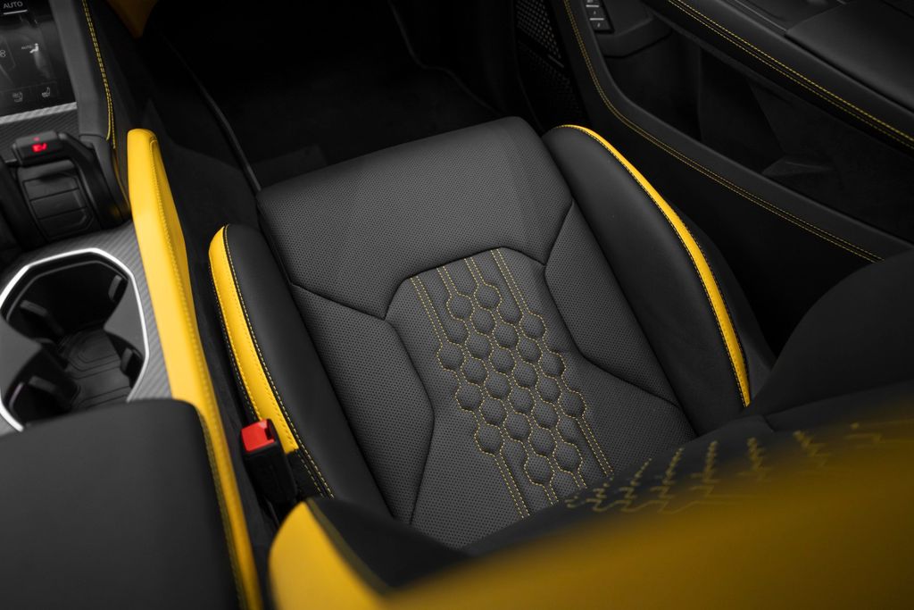Urus 4.0 V8 SE 2026 BRABUS FULL CARBON AKRAPOVIC - Bild 26
