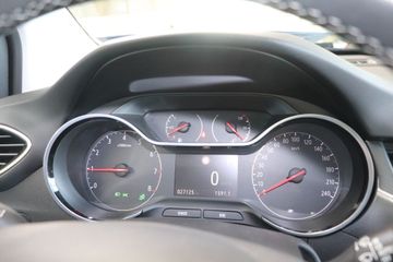 Fotografie des Opel Crossland (X) Crossland 1.2 Automatik Elegance
