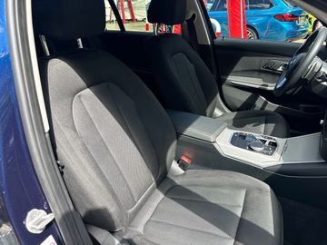 BMW 318i Touring DAB LED RFK Tempomat Parkassistent