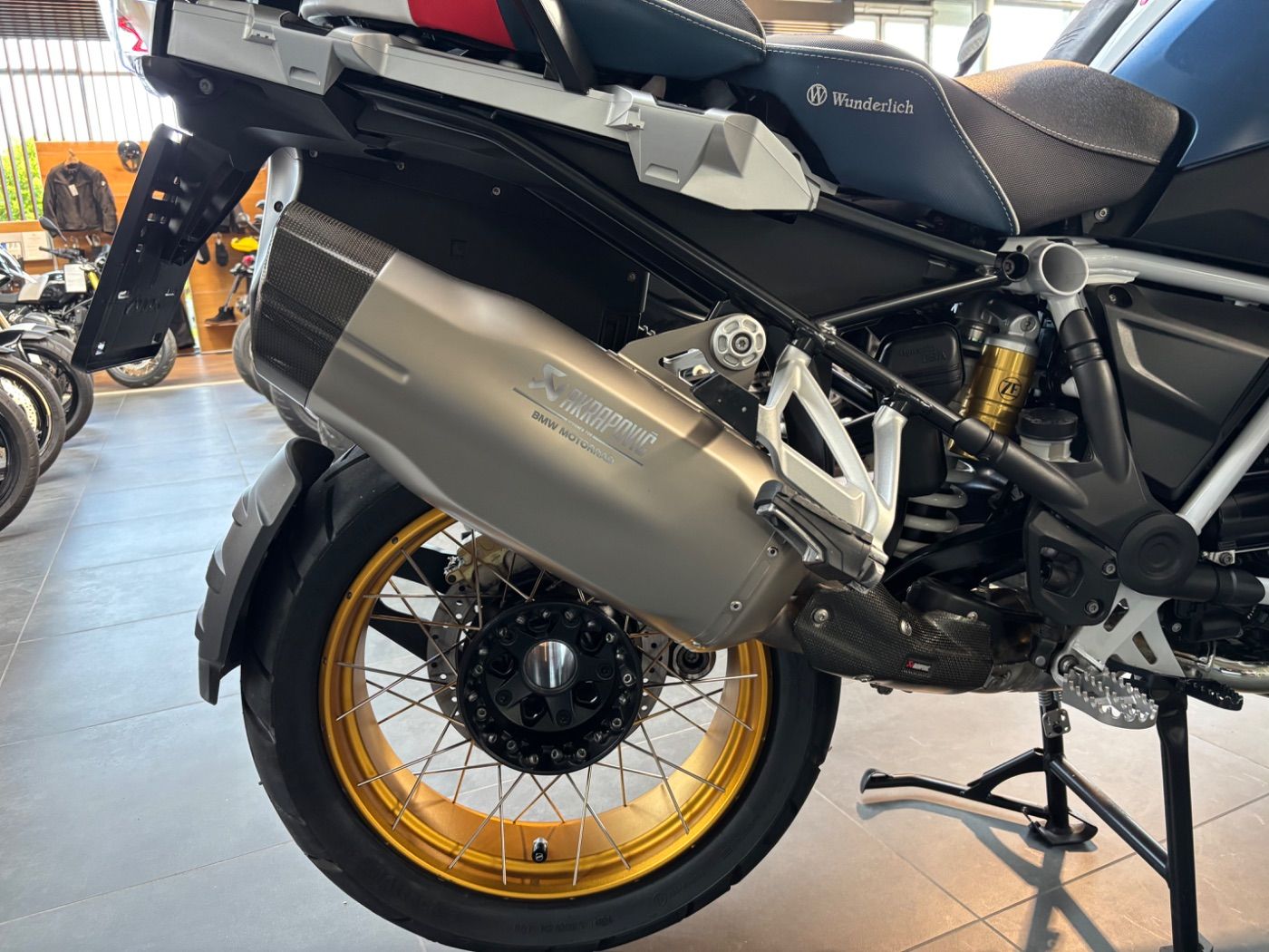 Fahrzeugabbildung BMW R 1250 GS Trophy 5 Pakete Akrapovic Koffersatz