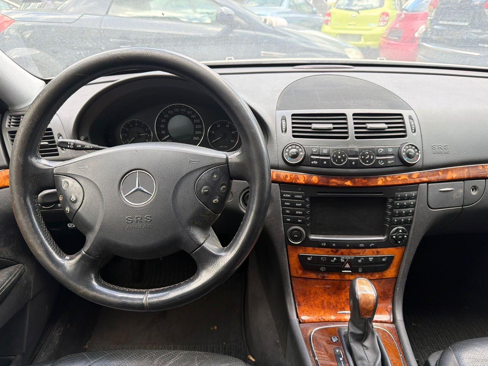 Mercedes-Benz E220 2005 — photo 9
