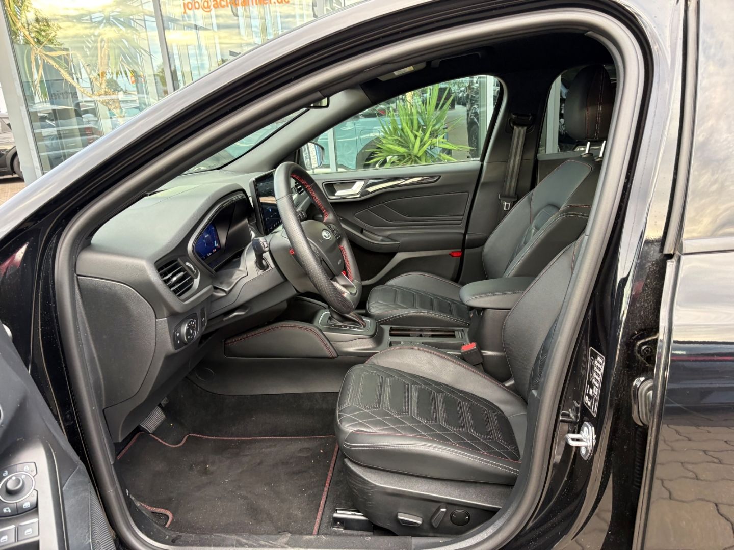Fahrzeugabbildung Ford Focus Turnier ST-Line X HUD AHK-abnehmbar Navi