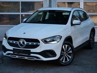 Mercedes-Benz GLA 180d STYLE NAVI+LEDER+17" ALU+AHK