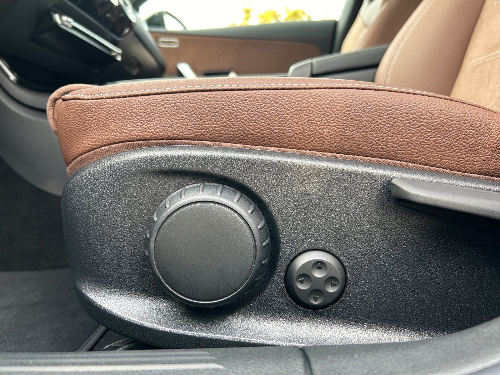 Fahrzeugabbildung Mercedes-Benz CLA 200 Coupé AMG Pano 360° DISTRO Night KeyGo