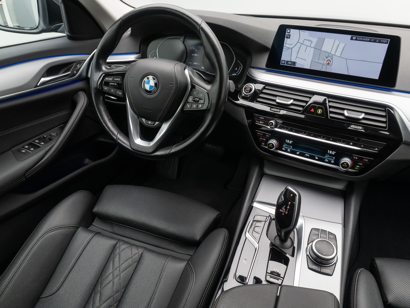 Fahrzeugabbildung BMW 520d Kamera HUD DAB Leder Alarm DisplayKey Sport