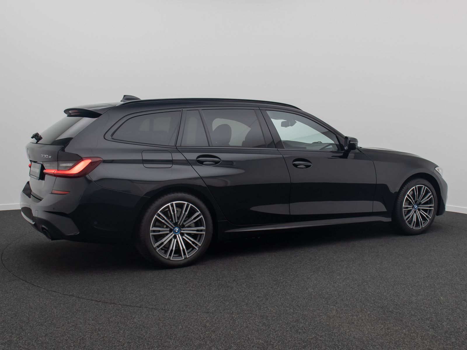 Fahrzeugabbildung BMW 330e M Sport Kamera HUD DAB Laser HiFi Alarm 18"