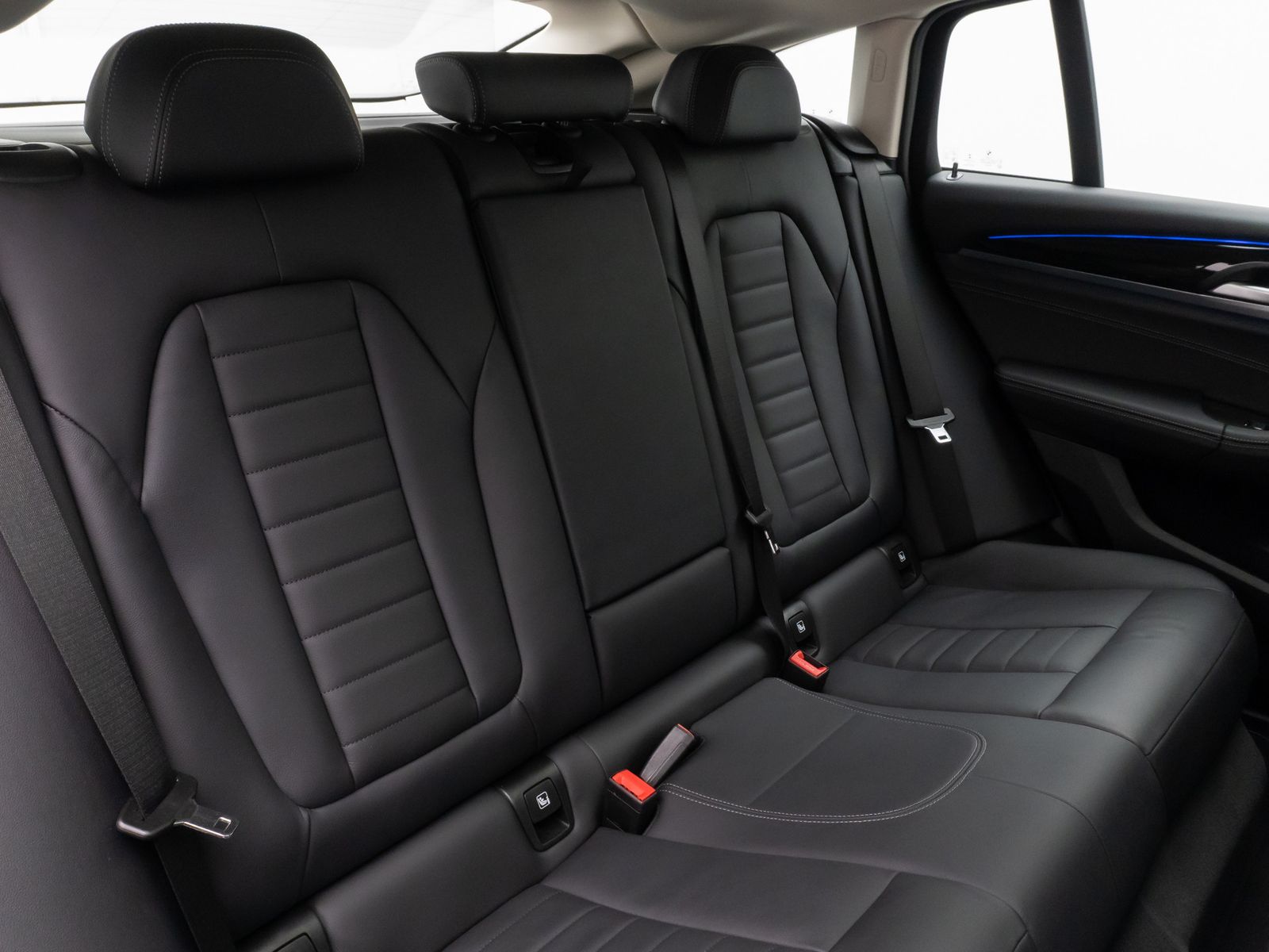 Fahrzeugabbildung BMW X4 xD30i xLine Panorama Kamera HUD DAB HiFi AHK