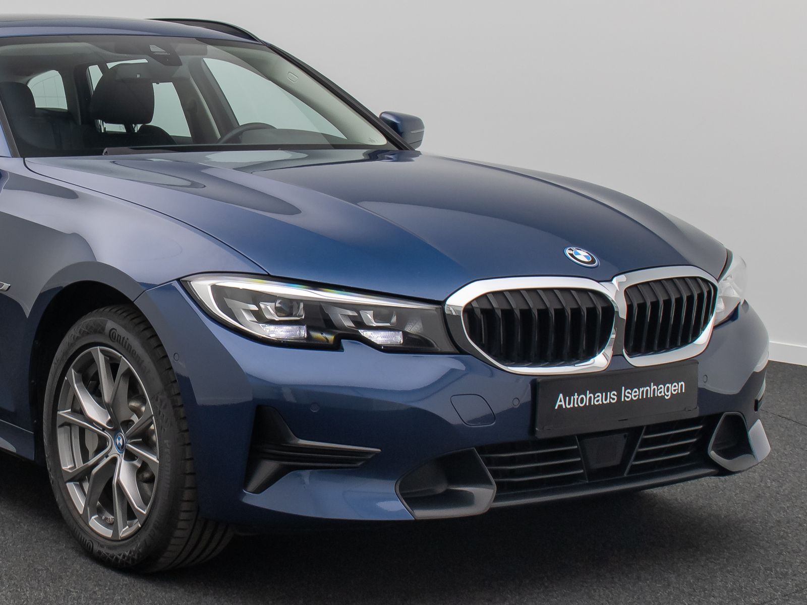Fahrzeugabbildung BMW 330e xD Sport Line ACC Kamera DAB AHK Panorama