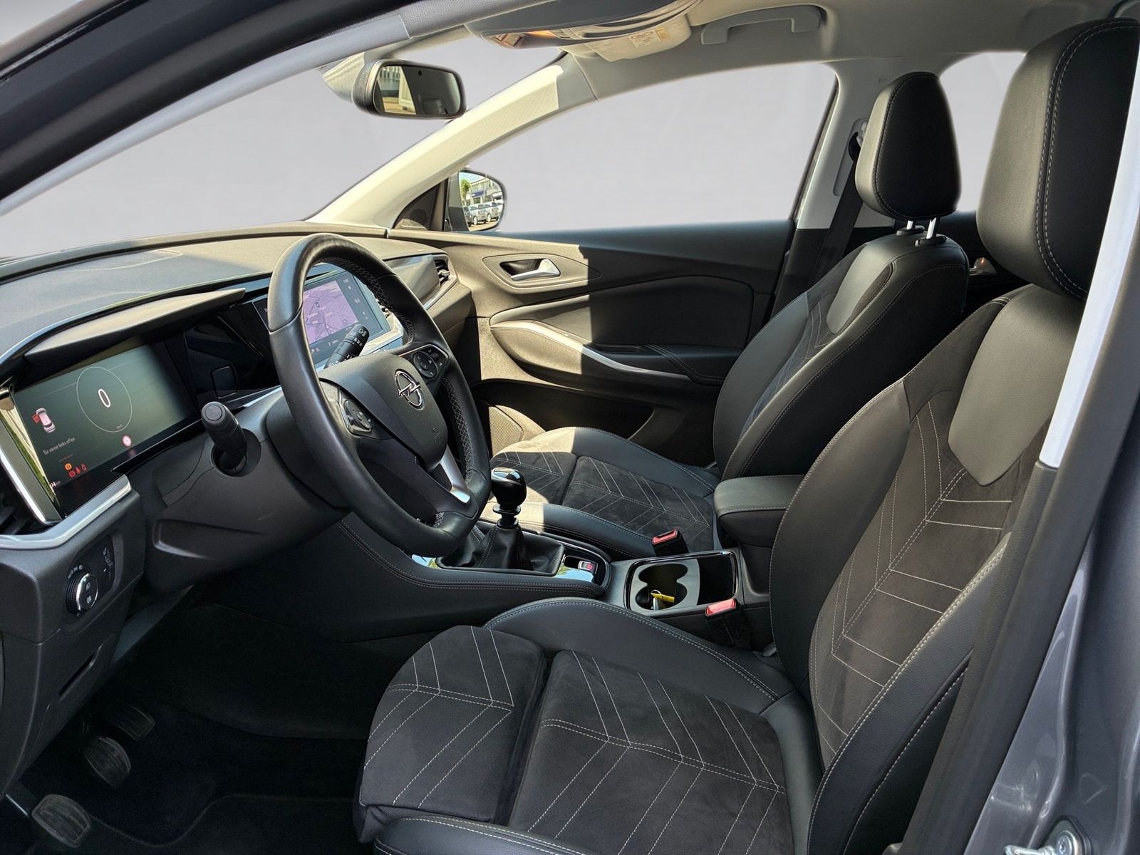 Fahrzeugabbildung Opel Grandland 1.2 Turbo Elegance 360,KlimaA,LED,Navi