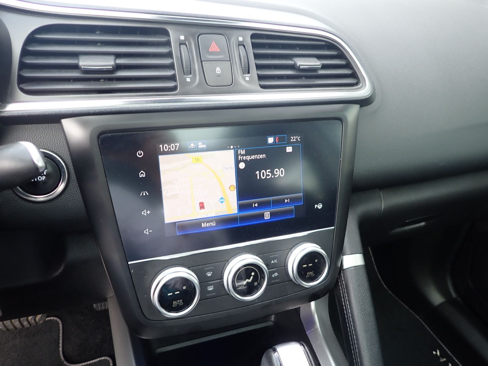 Fahrzeugabbildung Renault Kadjar TCe 160 EDC LIMITED/AUTOMATIK/SHZ/NAVI
