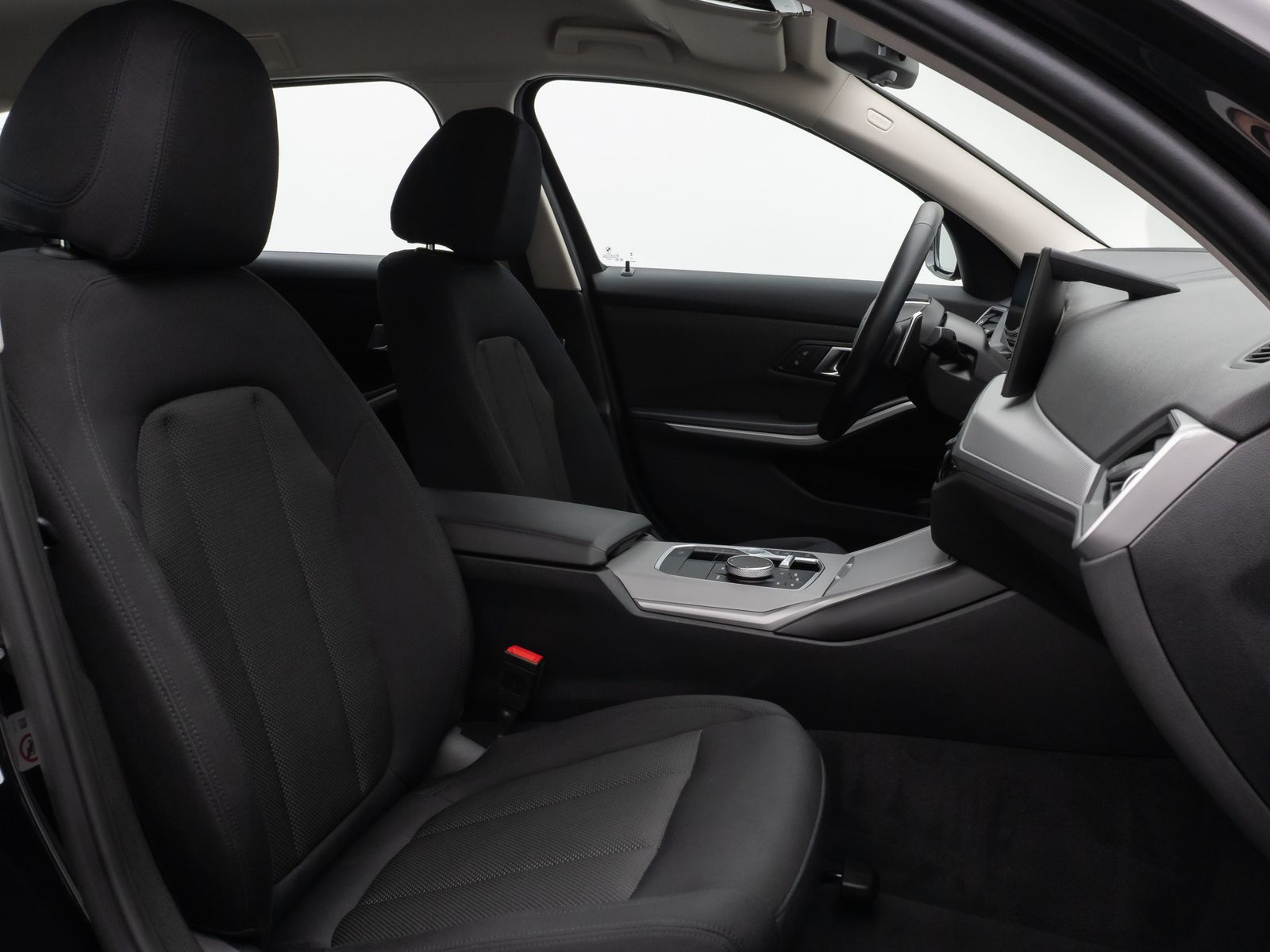 Fahrzeugabbildung BMW 330i xD DAB HUD CockPitPro PDCFernlichtassist