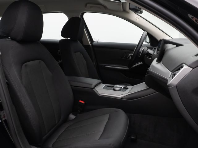 BMW 330, 2022 — 32