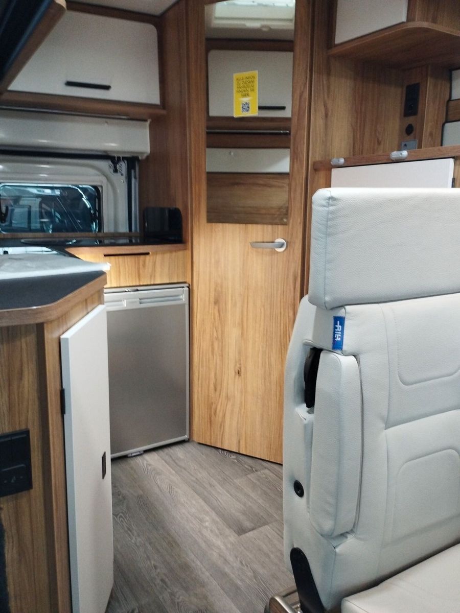 Fahrzeugabbildung Karmann Dexter DE 550 140 PS, Rückfahrkamera