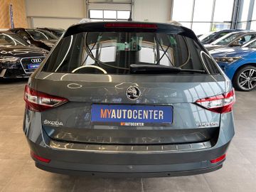 Skoda Superb Combi L&K *PANO*ACC*AHK*LEDER*NAVI*BI-XEN