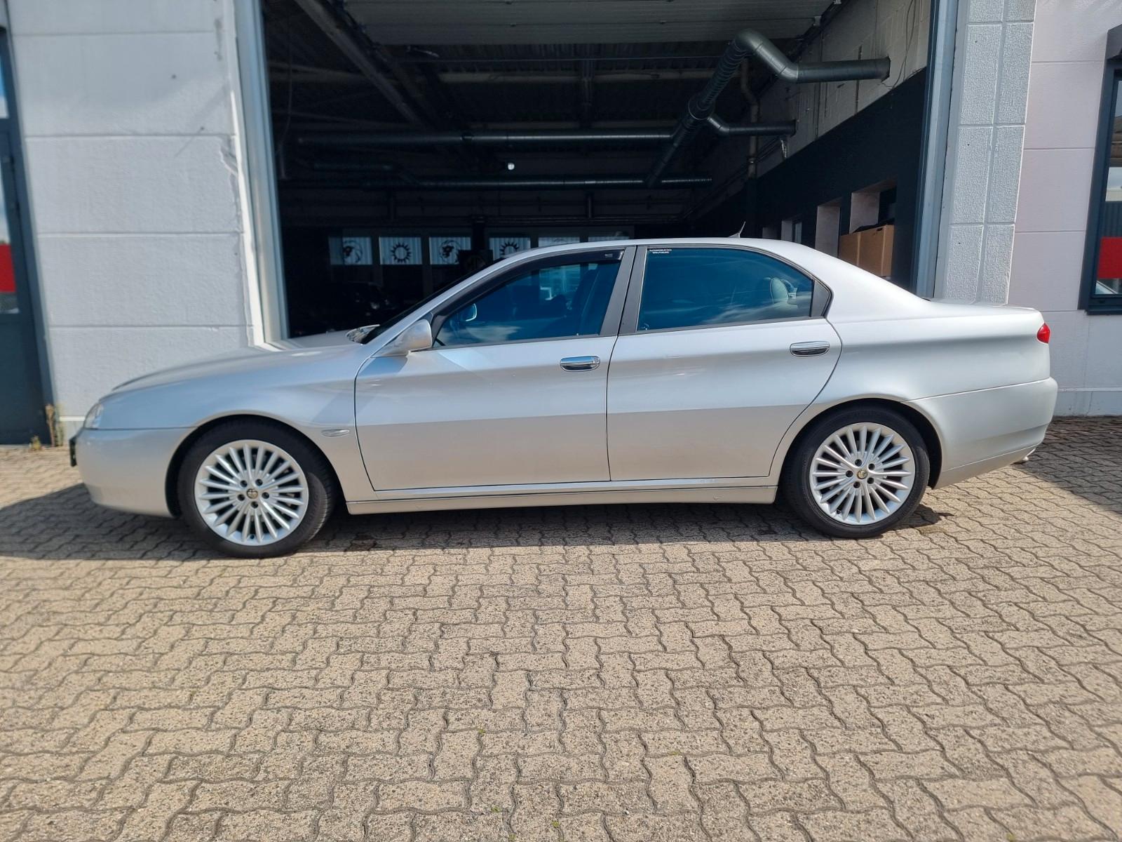 Alfa Romeo Alfa 166 2.4 JTD 20V Distinctive  HU 11/2027