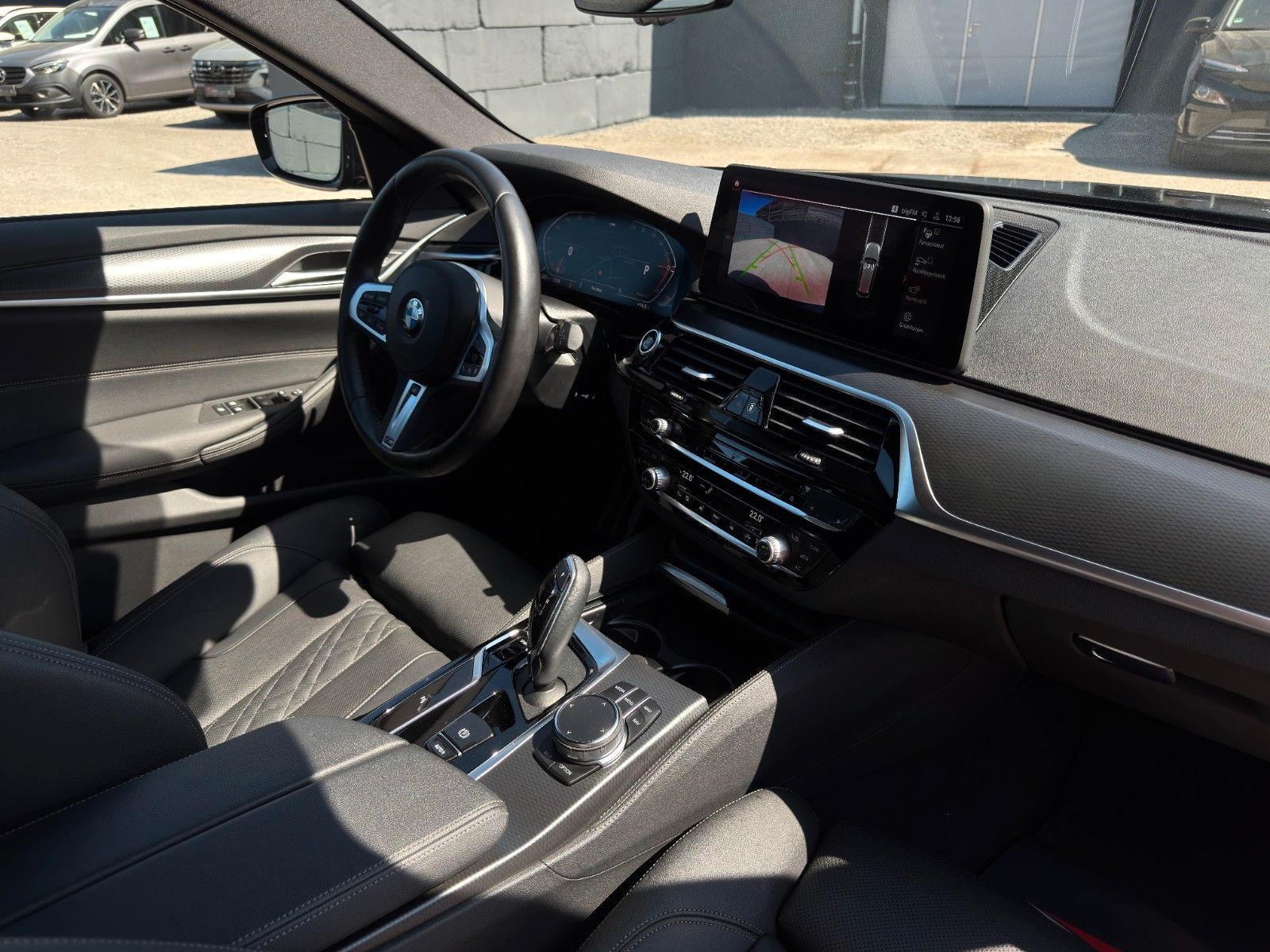 Fahrzeugabbildung BMW 530d M Sport Aero Shadow LED CAM Klim-4Z CarPlay