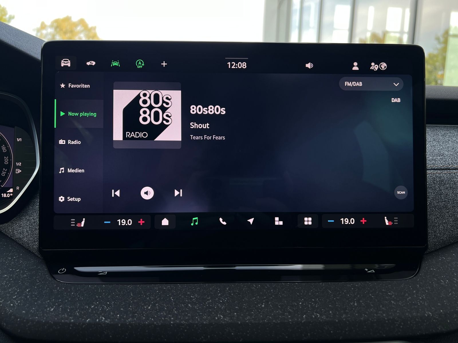 Fahrzeugabbildung SKODA Octavia Combi Tour 2.0 TDI DSG *AHK, LED, ACC, K