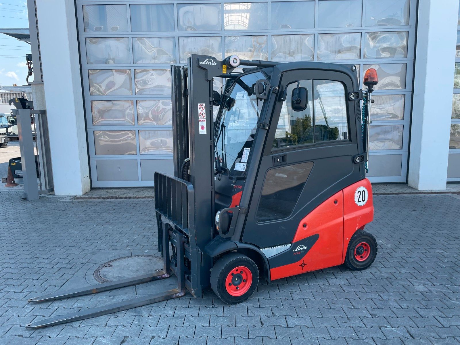 Fahrzeugabbildung Linde H14D-01 / HH 4,6m / 1.727h / Diesel / SS