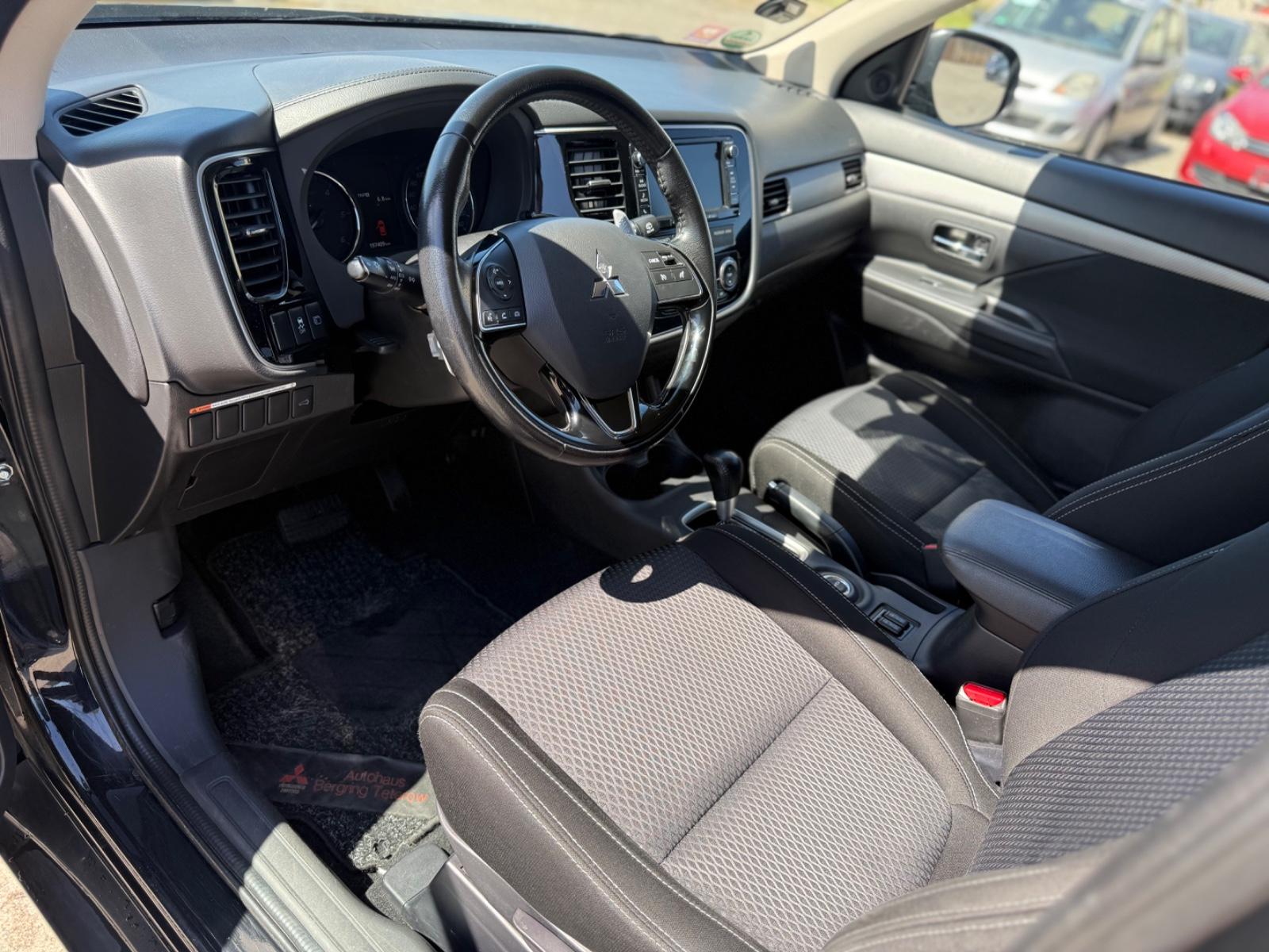 Mitsubishi Outlander SUV-Star+ 4WD