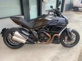 Ducati Diavel CARBON - DUCATI GELB