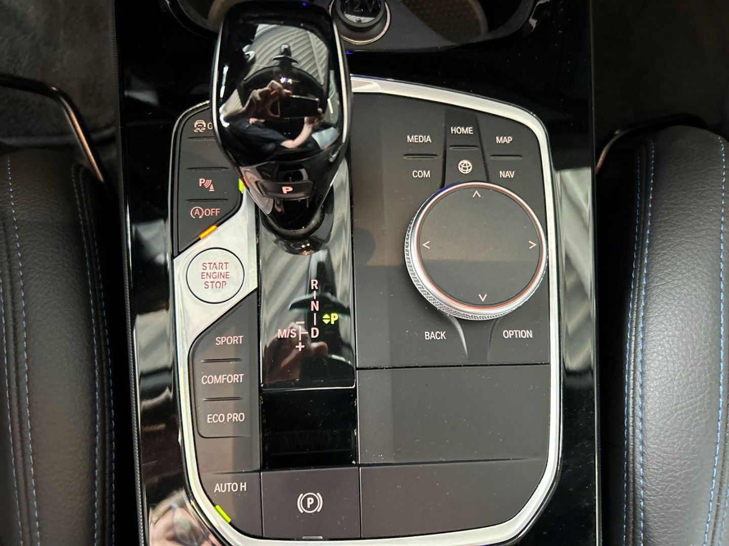 Fahrzeugabbildung BMW 218 Gran Coupe i M Sport Park-Assistent Harman K