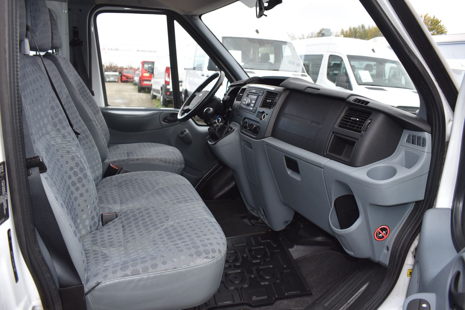 Fahrzeugabbildung Ford Transit Kombi FT 300 L Behindertengerecht *1233