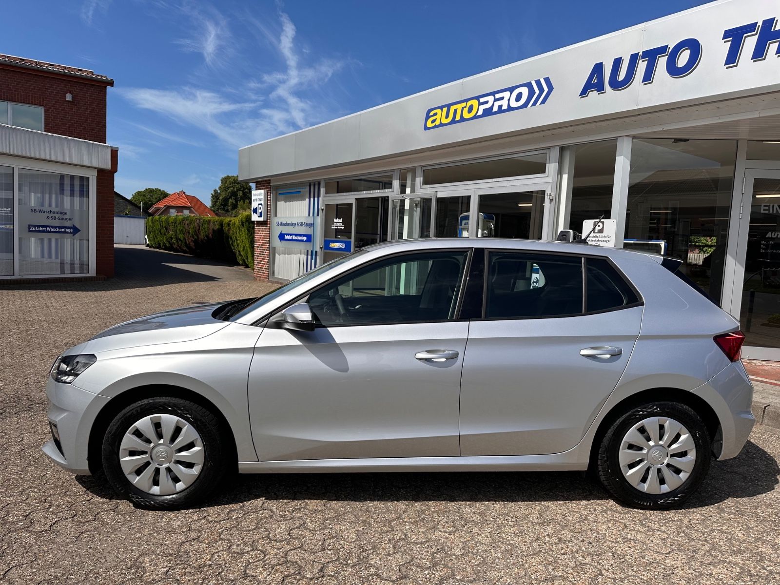 Fahrzeugabbildung SKODA Fabia 1.0 MPI Ambition APP/Klima/GJR