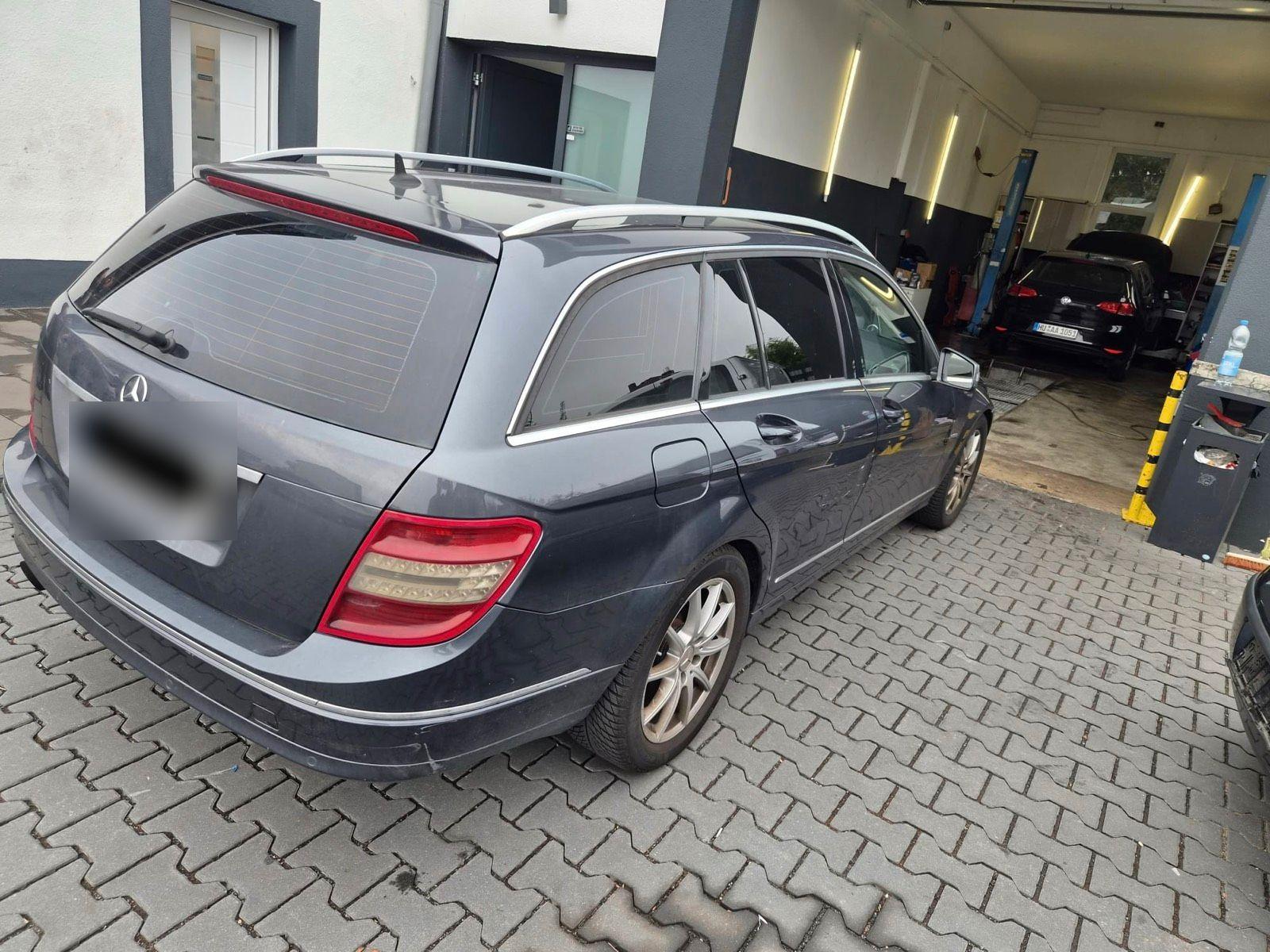 Mercedes-Benz C220 2010 — photo 8