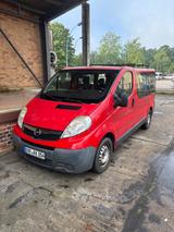 Opel Vivaro 8 Sitzer - Opel Vivaro mit Benzin-Antrieb
